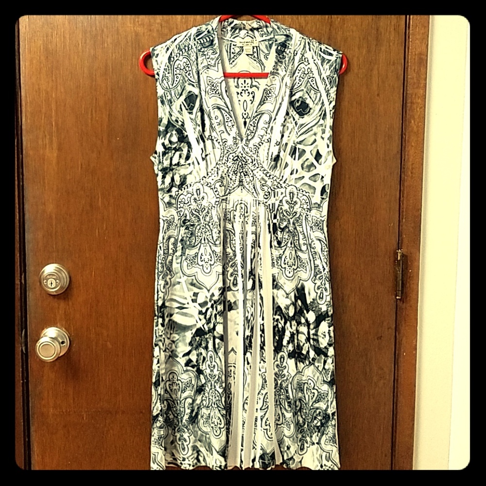 Lightweight black and white patterned dress